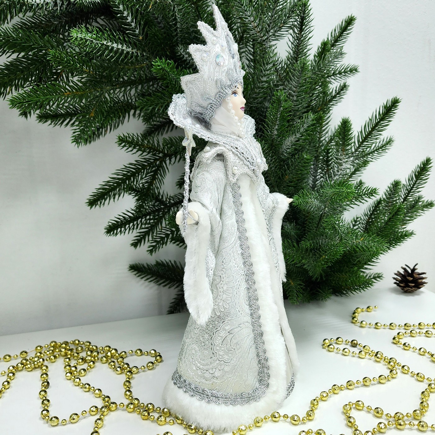 фото Кукла Снежная королева под елку 31 см