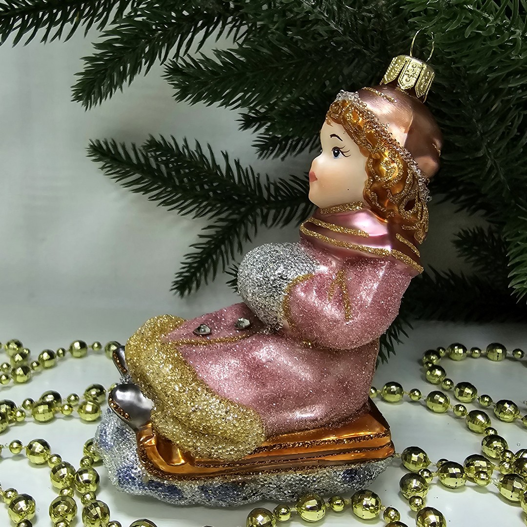 фото Стеклянная елочная игрушка Девочка на санях сахар