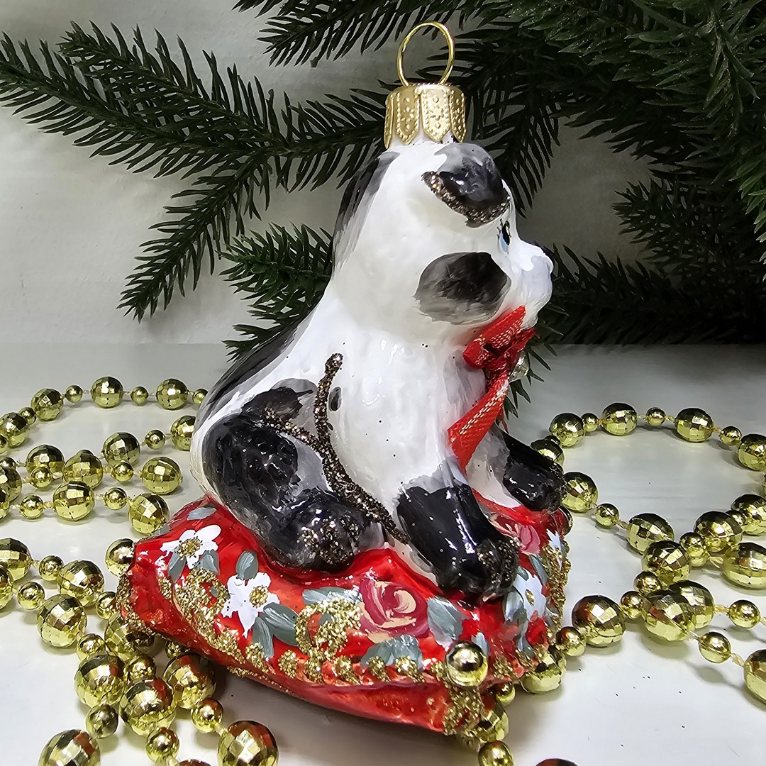 фото Стеклянная елочная игрушка Щенок на подушке