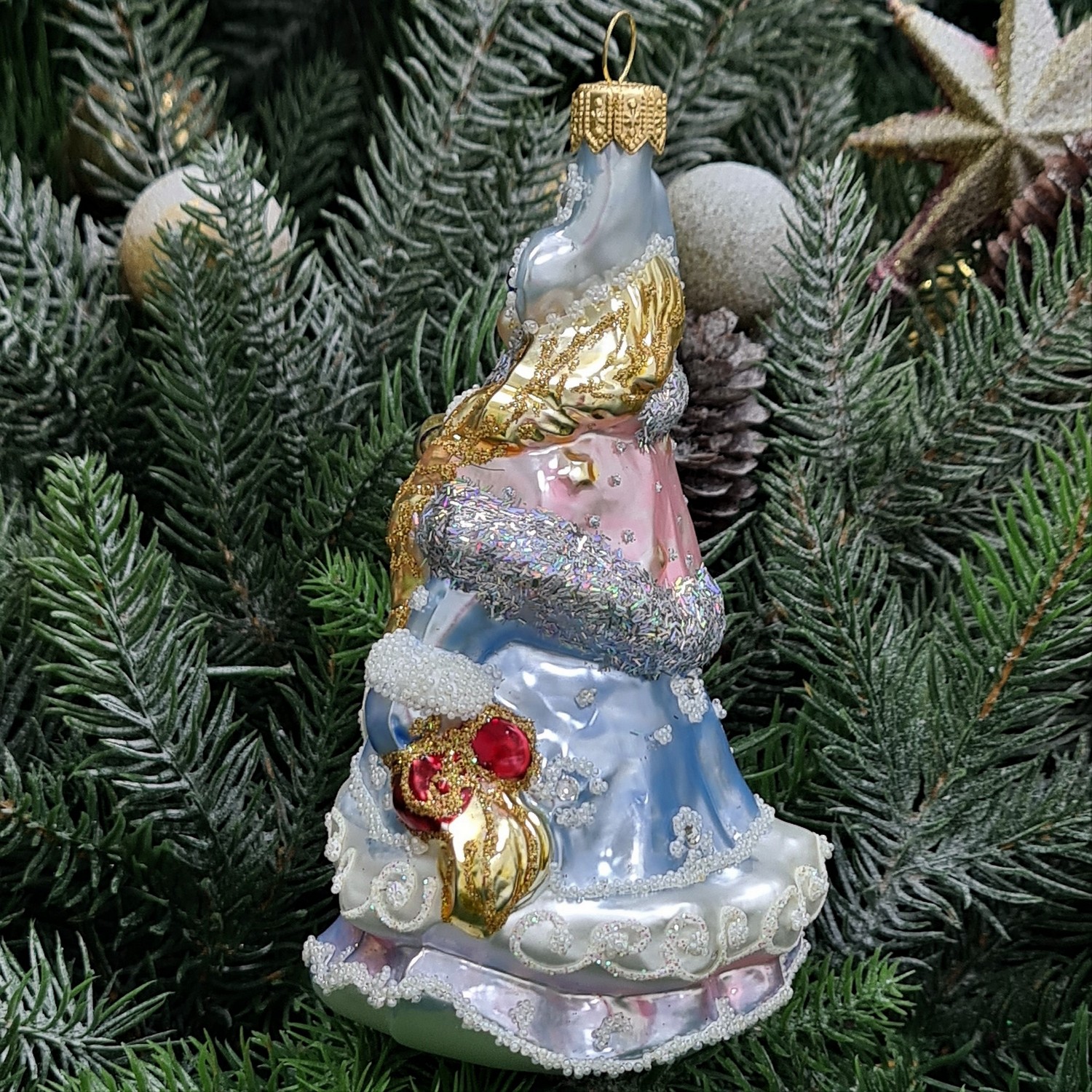 фото Стеклянная елочная игрушка Снегурочка с птичкой