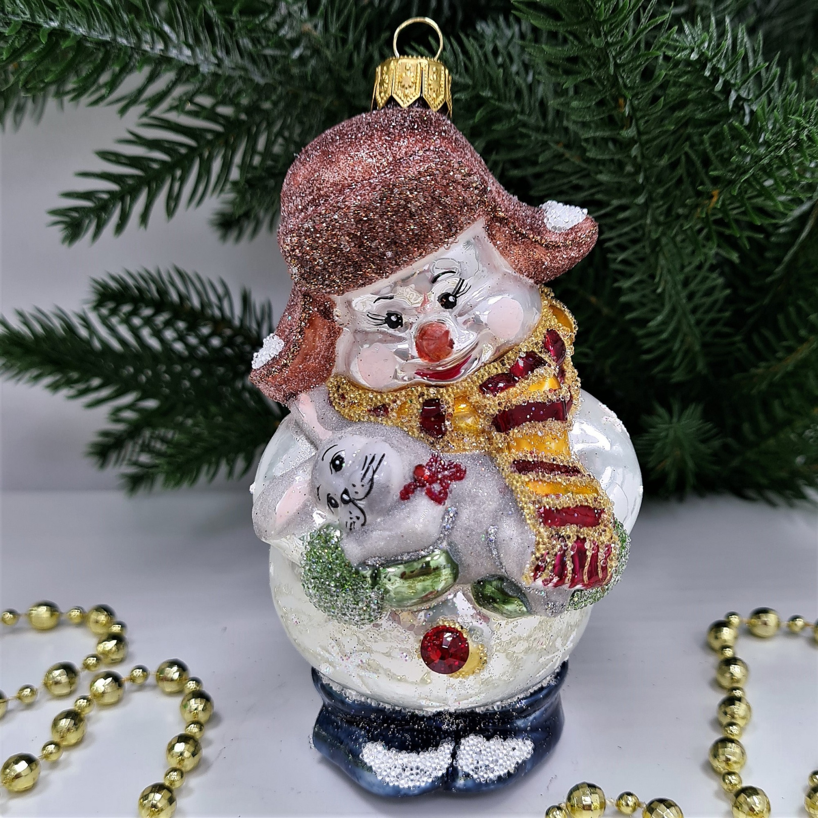 фото Стеклянная елочная игрушка Снеговик в ушанке с зайчиком