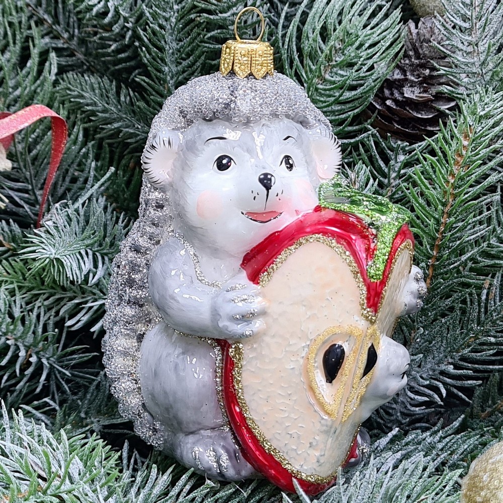 фото Стеклянная елочная игрушка Ежик с яблоком