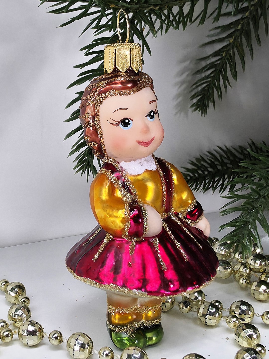 фото Стеклянная елочная игрушка Девочка в платье
