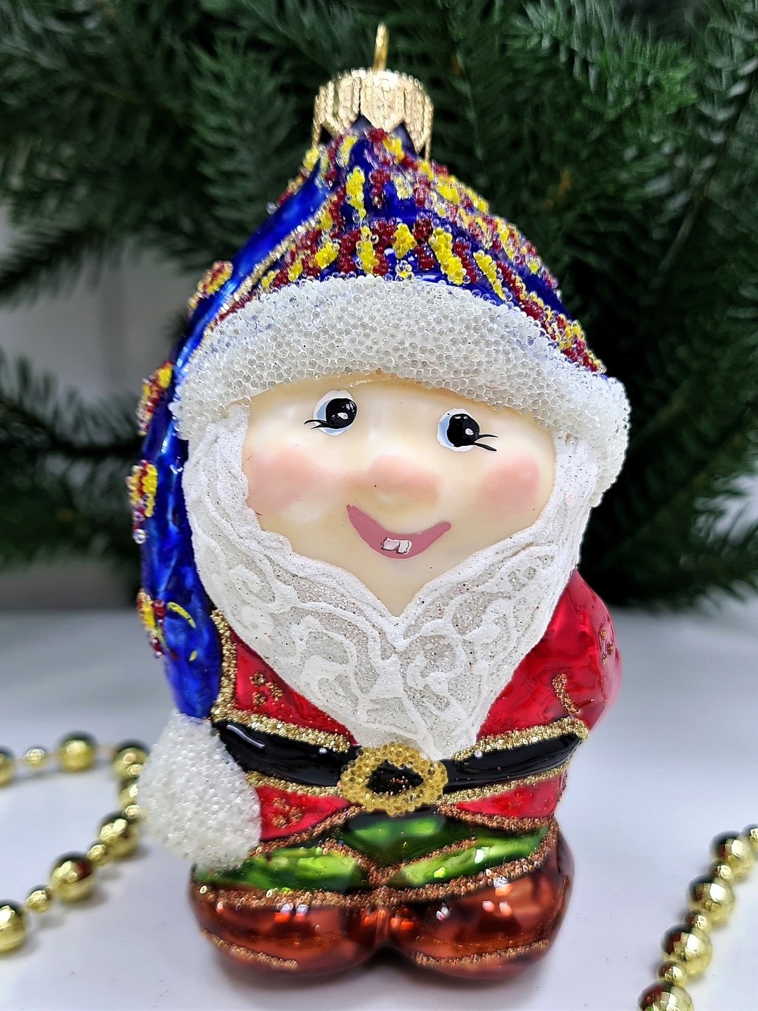 фото Стеклянная елочная игрушка Гном с подарком