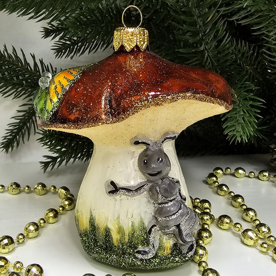 фото Стеклянная елочная игрушка Гриб с муравьем