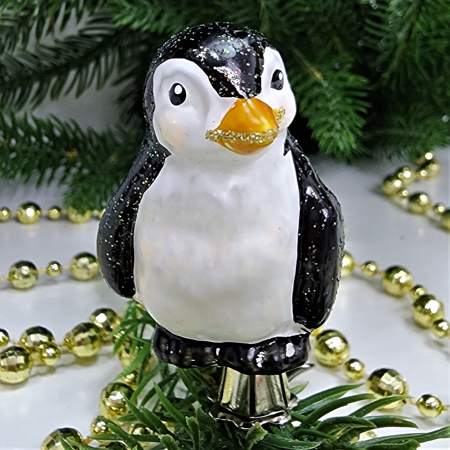 фото Стеклянная елочная игрушка Пингвин на прищепке
