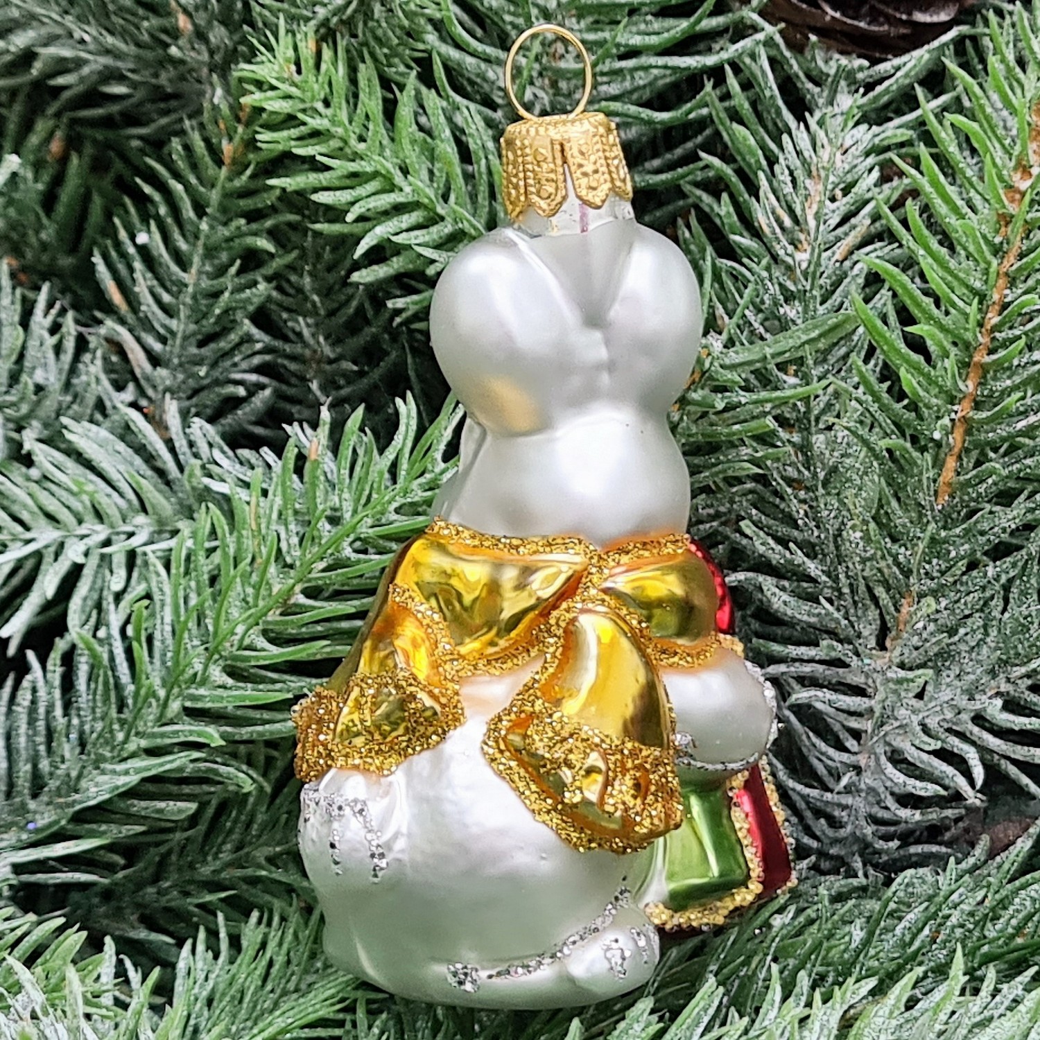 фото Стеклянная елочная игрушка Зайчик с подарком