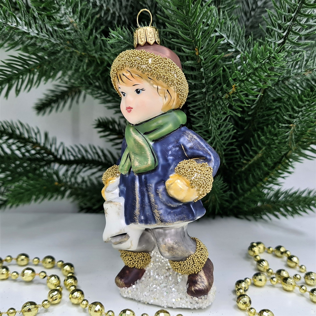 фото Стеклянная елочная игрушка Мальчик с коньками винтаж