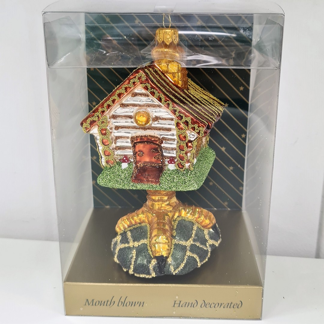 фото Стеклянная елочная игрушка Избушка на курьих ножках