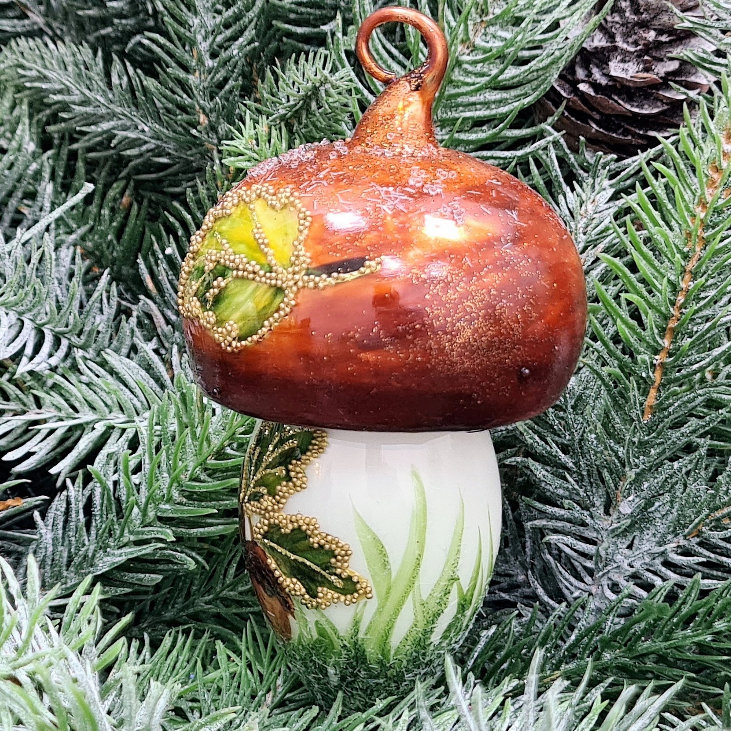 фото Стеклянная елочная игрушка Грибочек