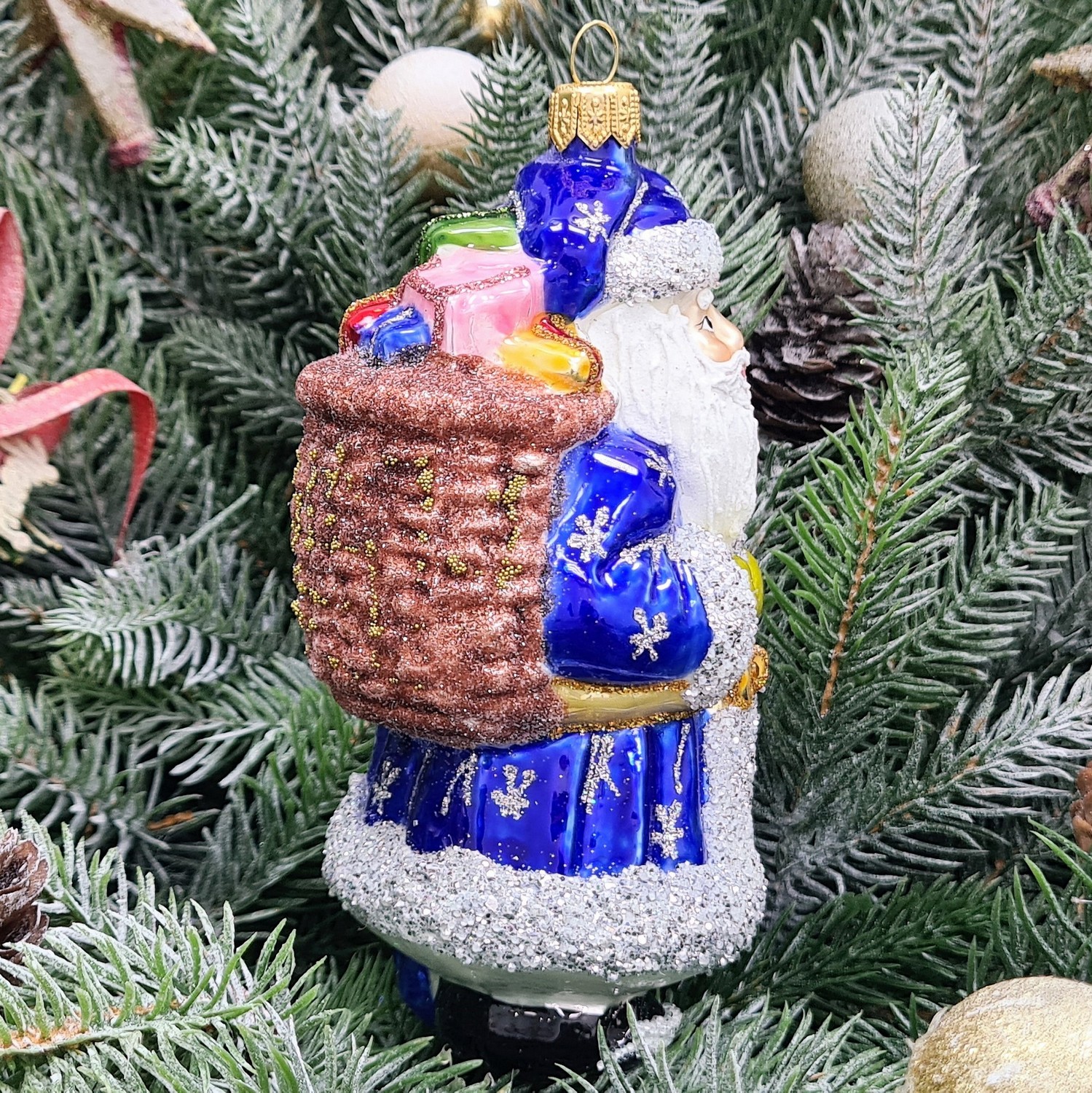 фото Стеклянная елочная игрушка Дед Мороз с подарками