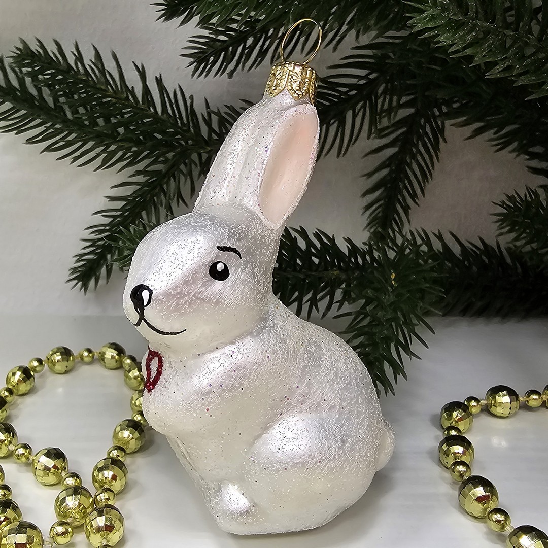 фото Стеклянная елочная игрушка Зайка беленький