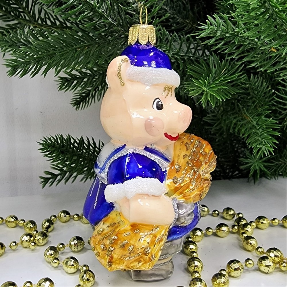 фото Стеклянная елочная игрушка Поросенок с сеном