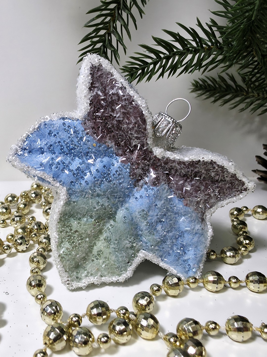 фото Стеклянная елочная игрушка Кленовый листок