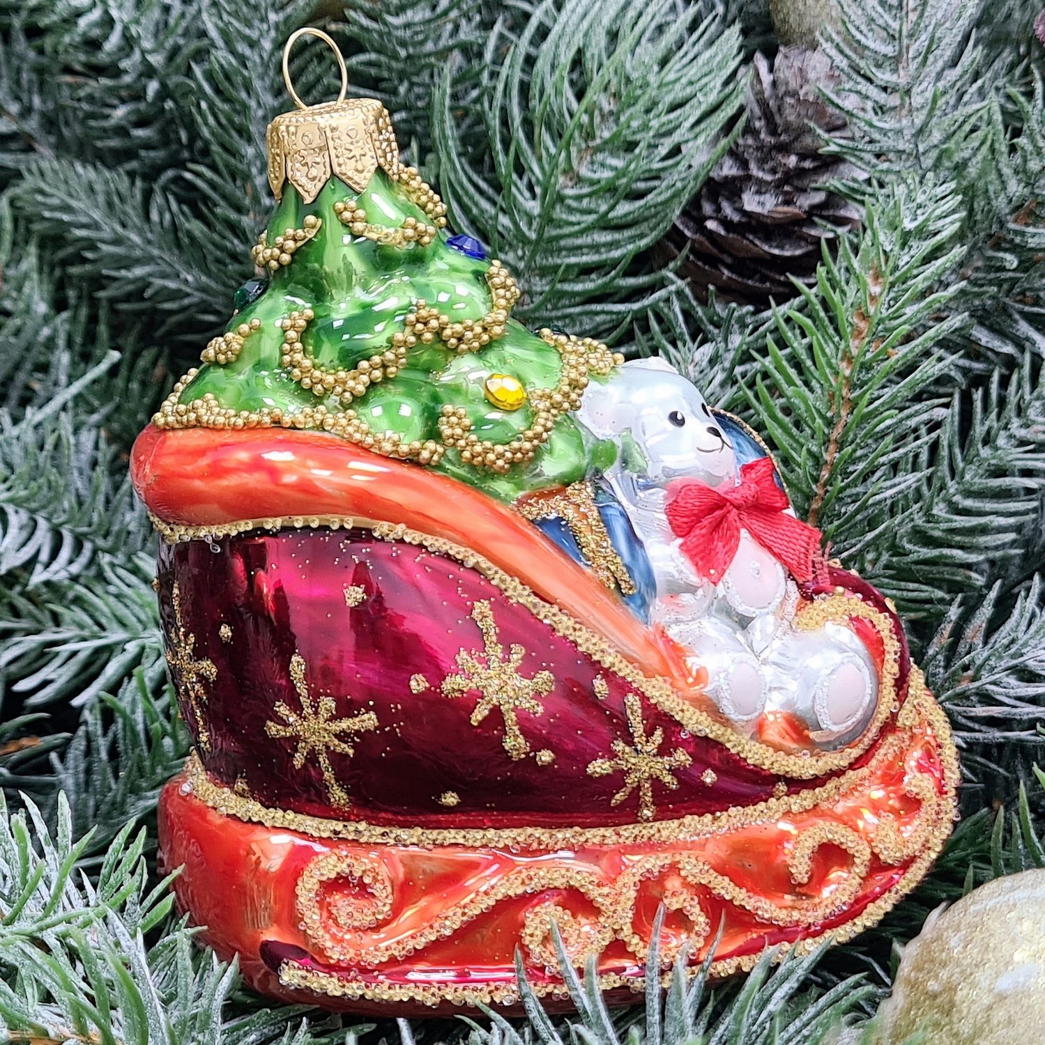 фото Стеклянная елочная игрушка Сани с подарками эмаль