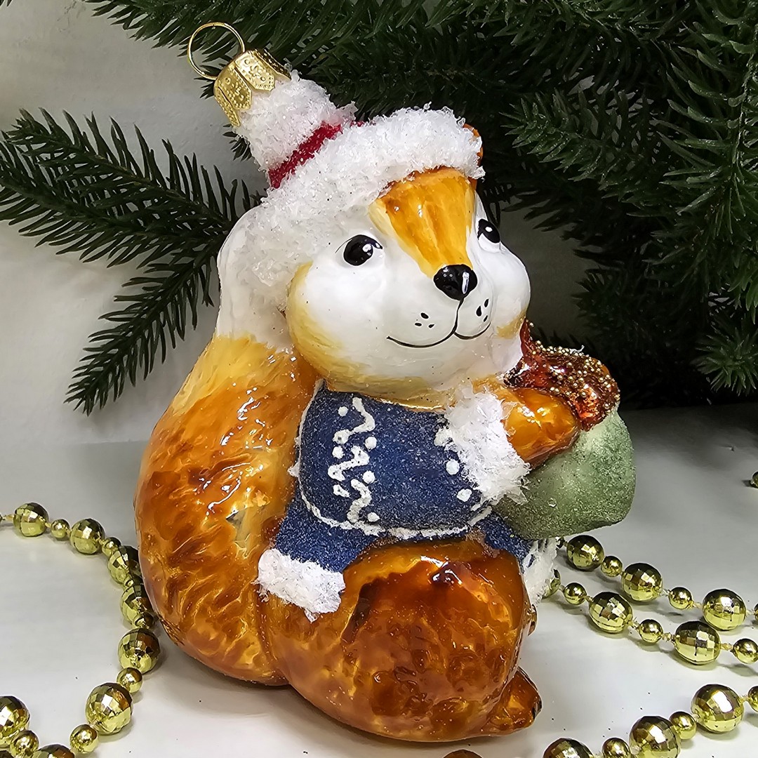 фото Стеклянная елочная игрушка Белочка с орехом