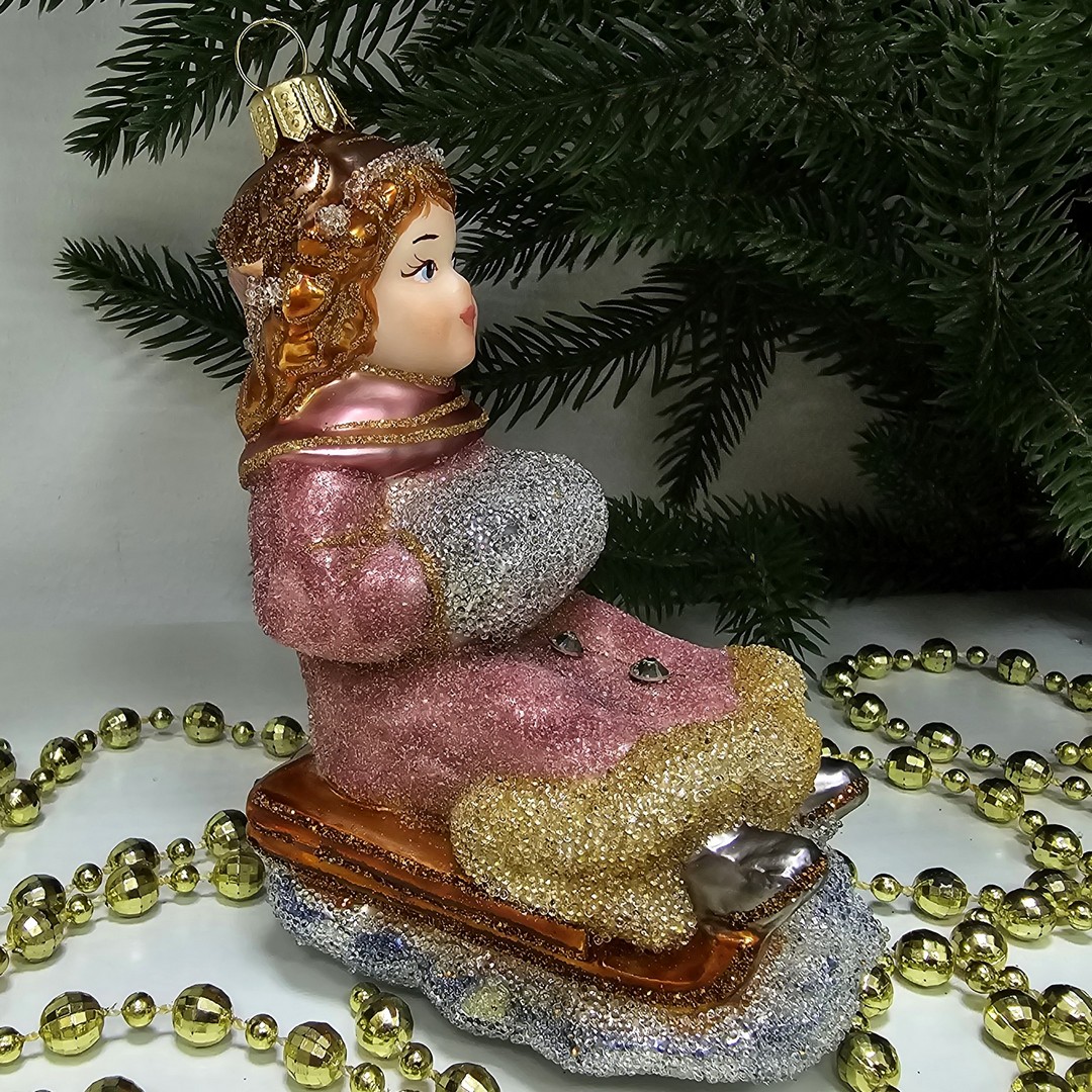 фото Стеклянная елочная игрушка Девочка на санях сахар