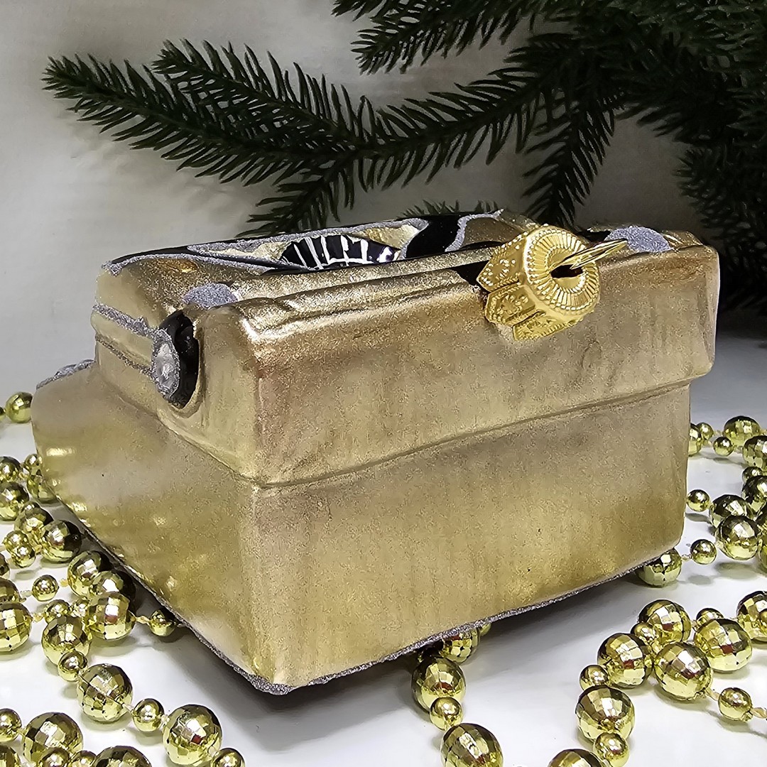 фото Стеклянная елочная игрушка Печатная машинка ретро