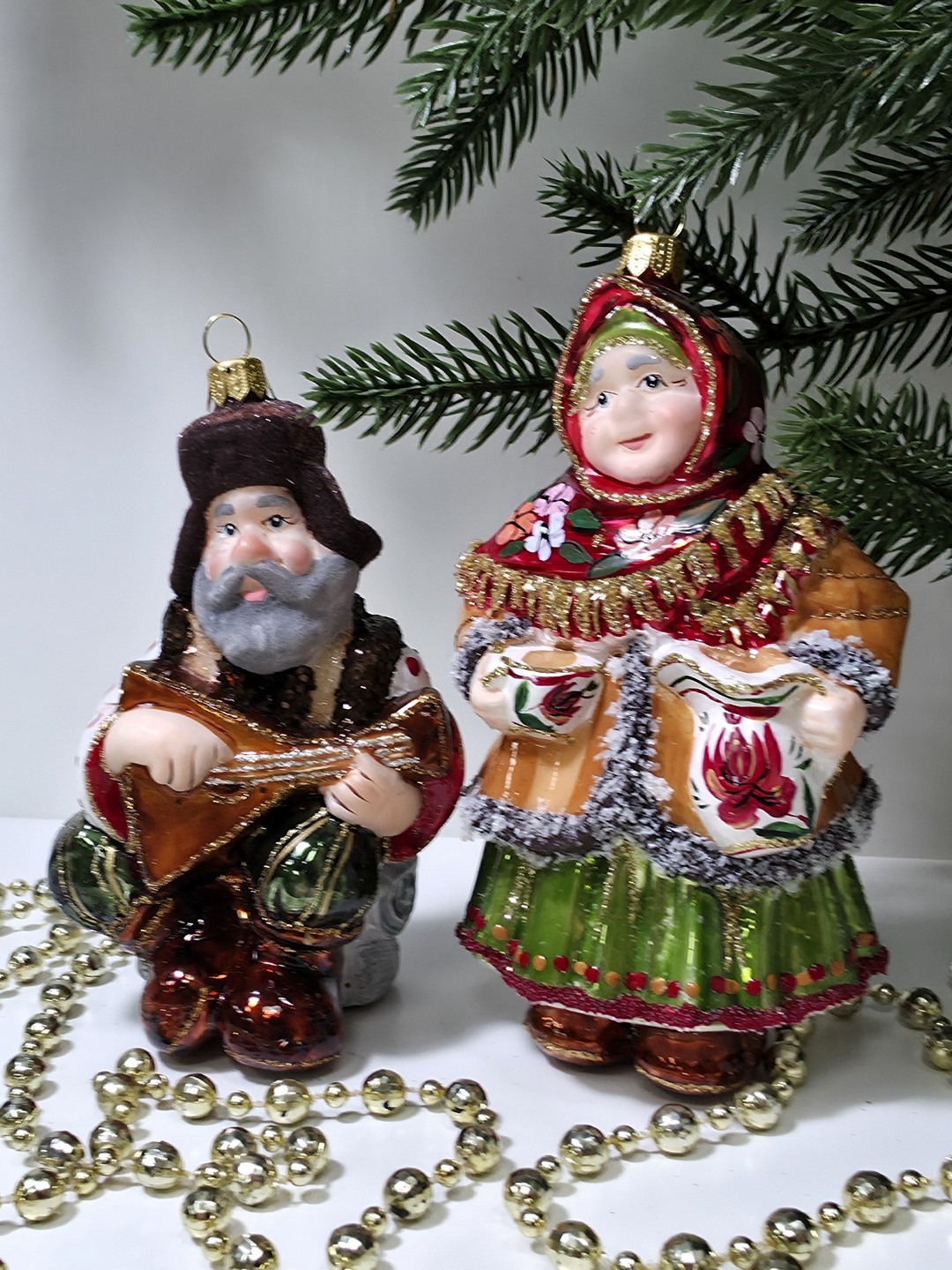 фото Набор ёлочных игрушек Бабушка с кувшином и дед с балалайкой