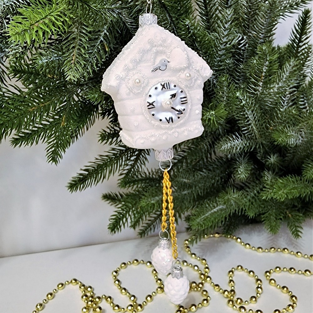фото Стеклянная елочная игрушка Часы с кукушкой белые