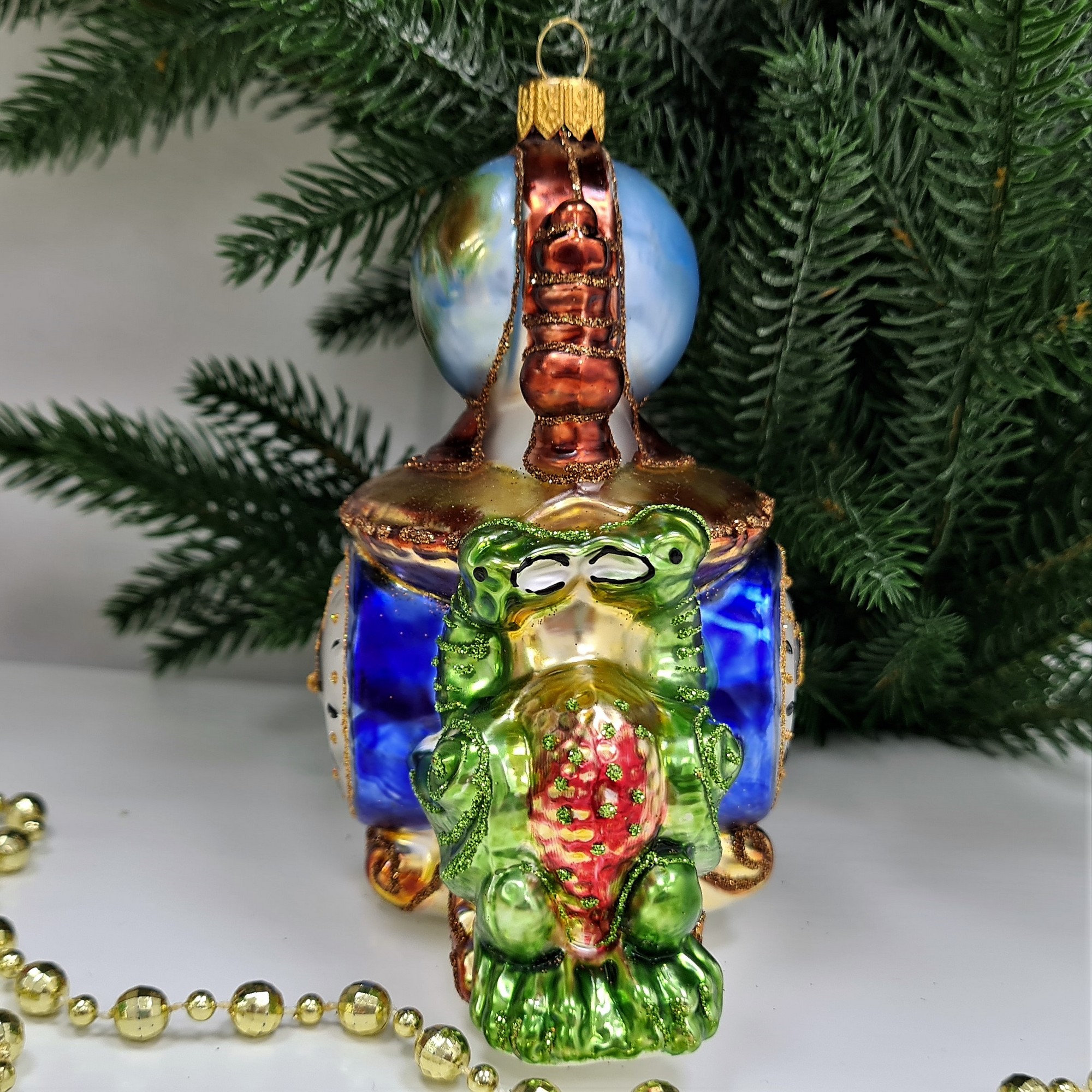 фото Стеклянная елочная игрушка Часы с глобусом