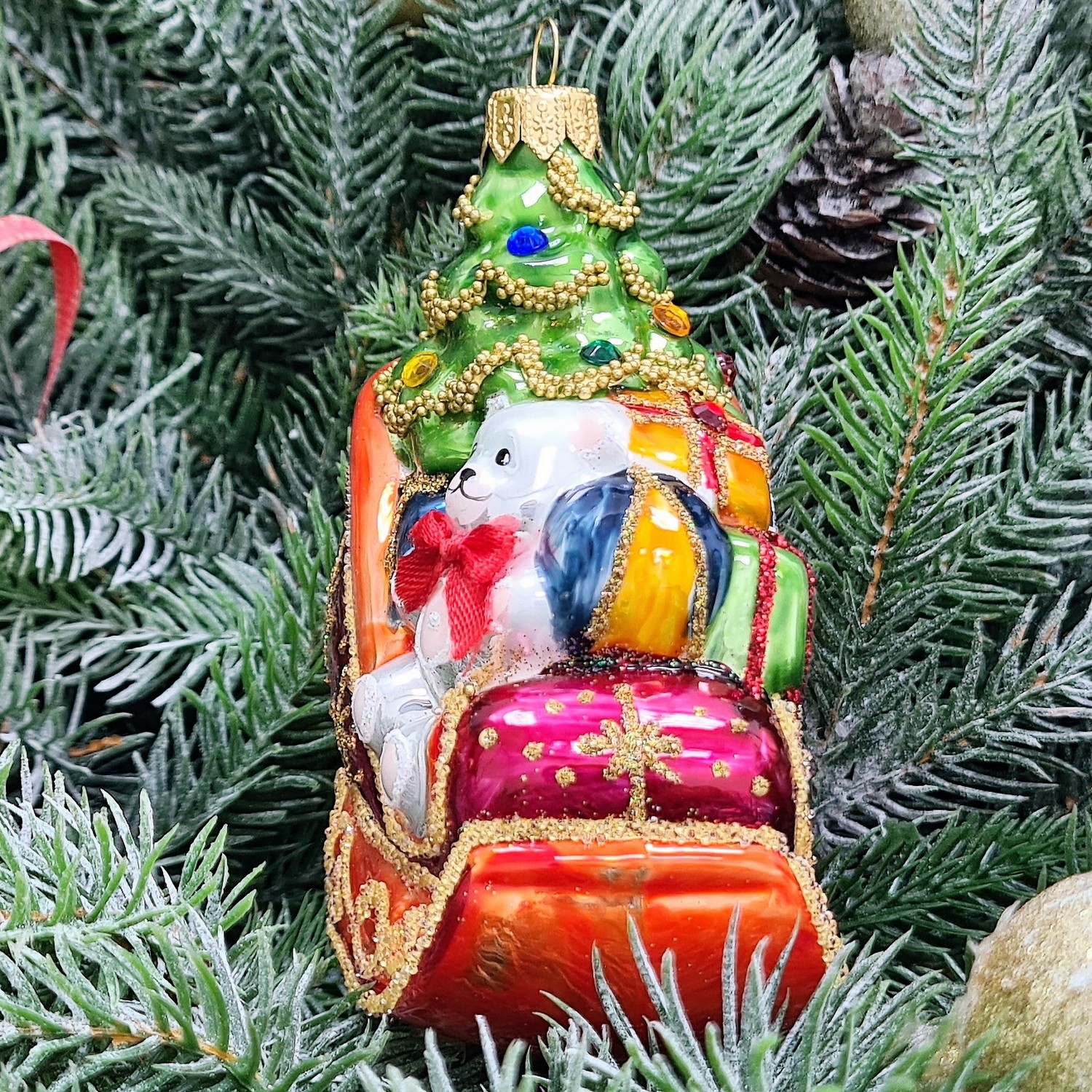 фото Стеклянная елочная игрушка Сани с подарками эмаль