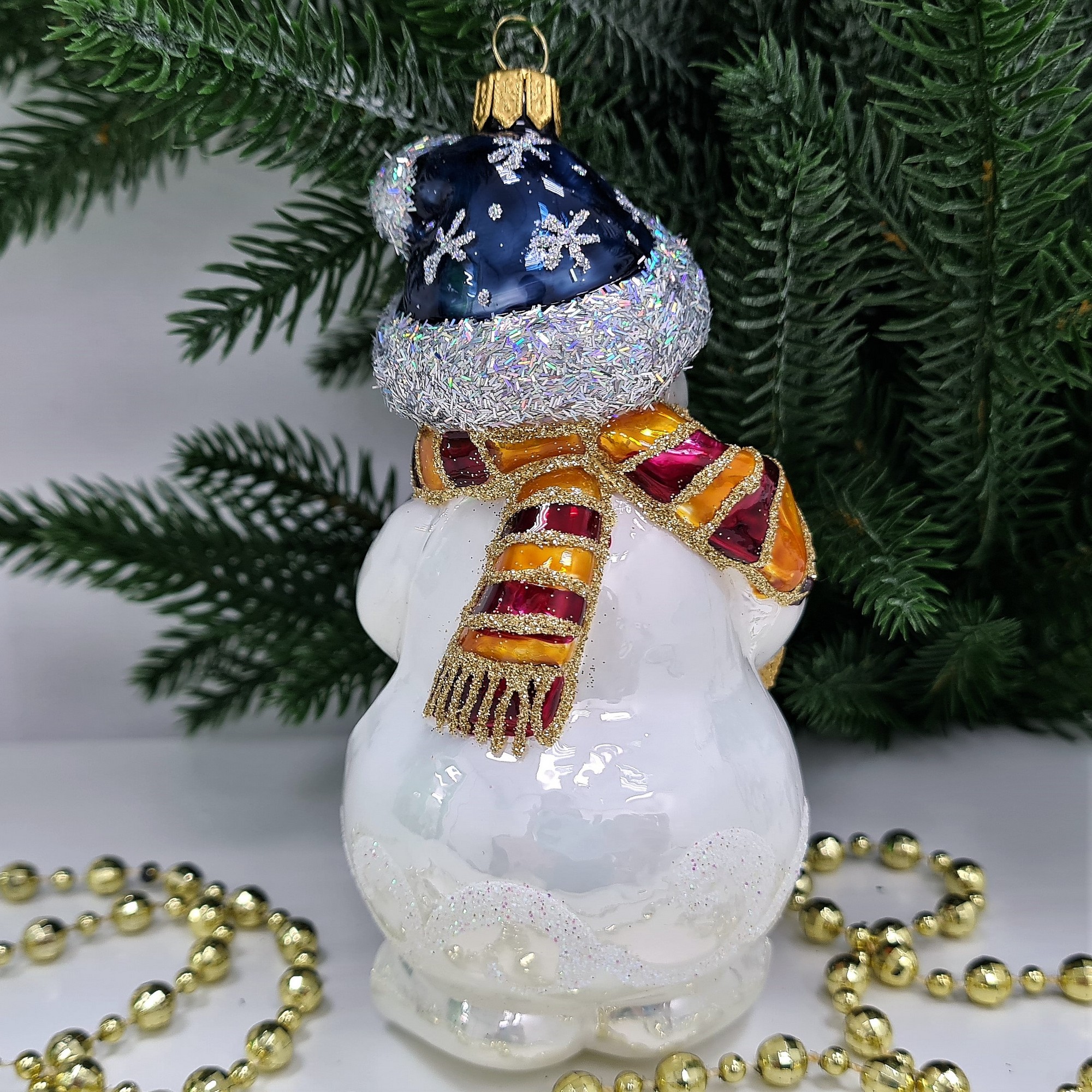 фото Стеклянная елочная игрушка Снеговик с мишкой