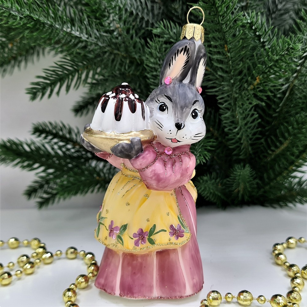 фото Стеклянная елочная игрушка Зайчиха с тортом-2