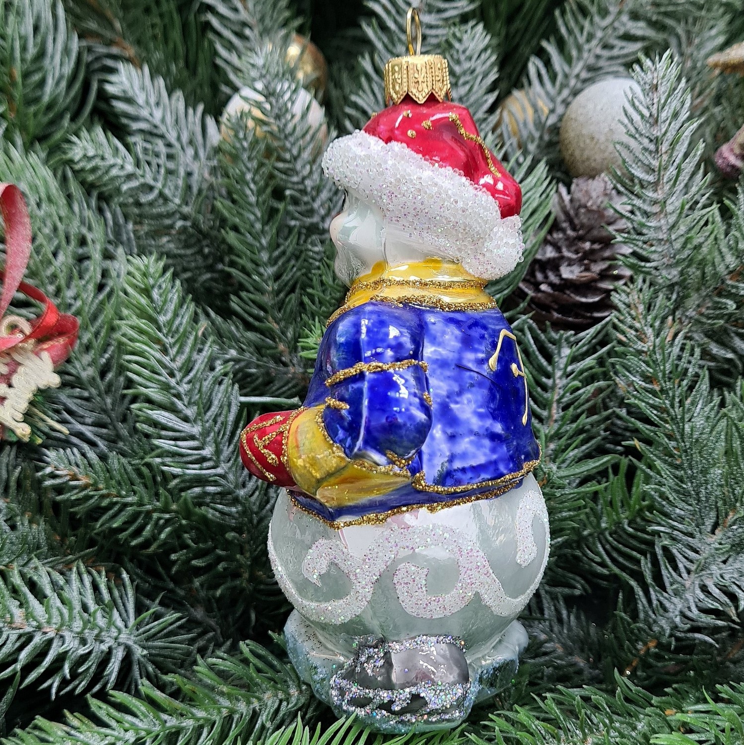 фото Стеклянная елочная игрушка Снеговик Хоккеист