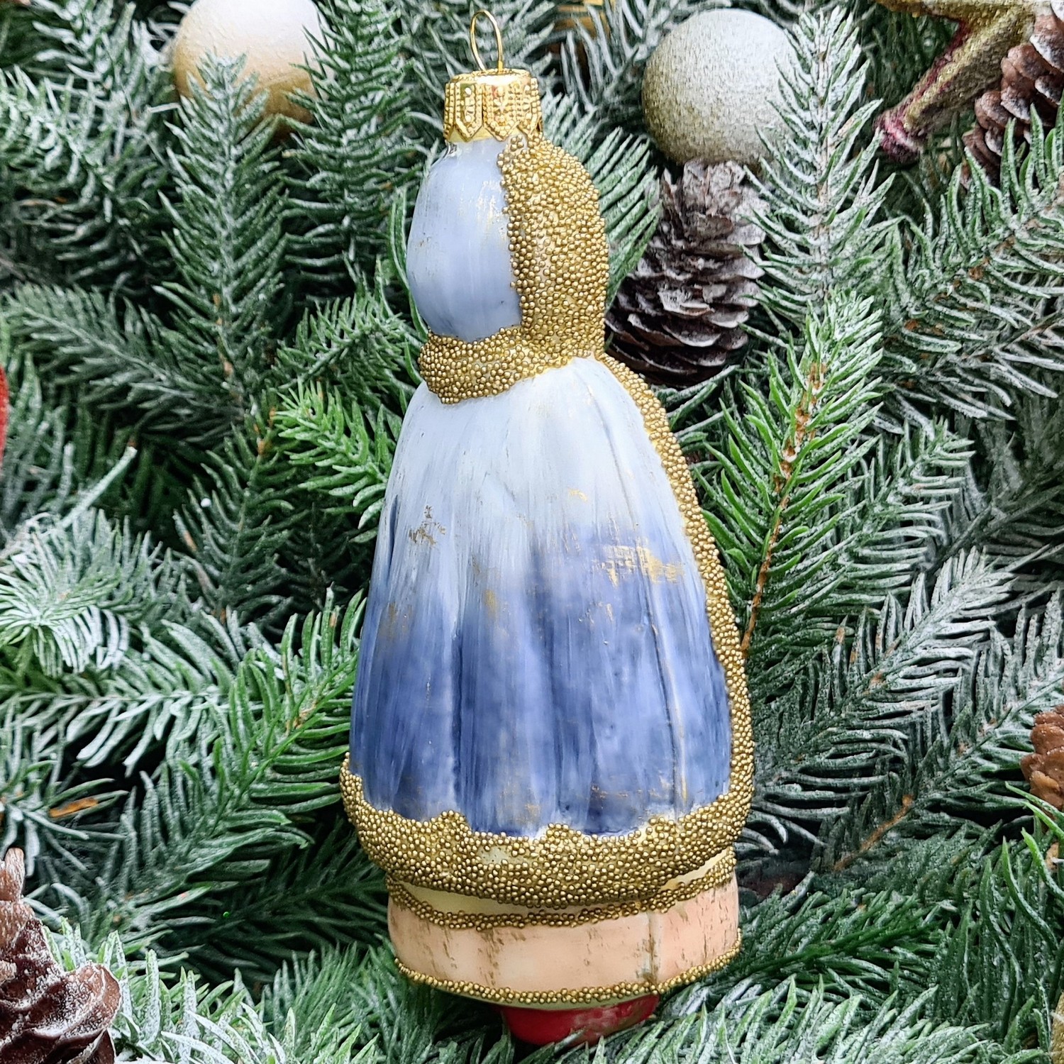 фото Стеклянная елочная игрушка Девочка с веночком винтаж