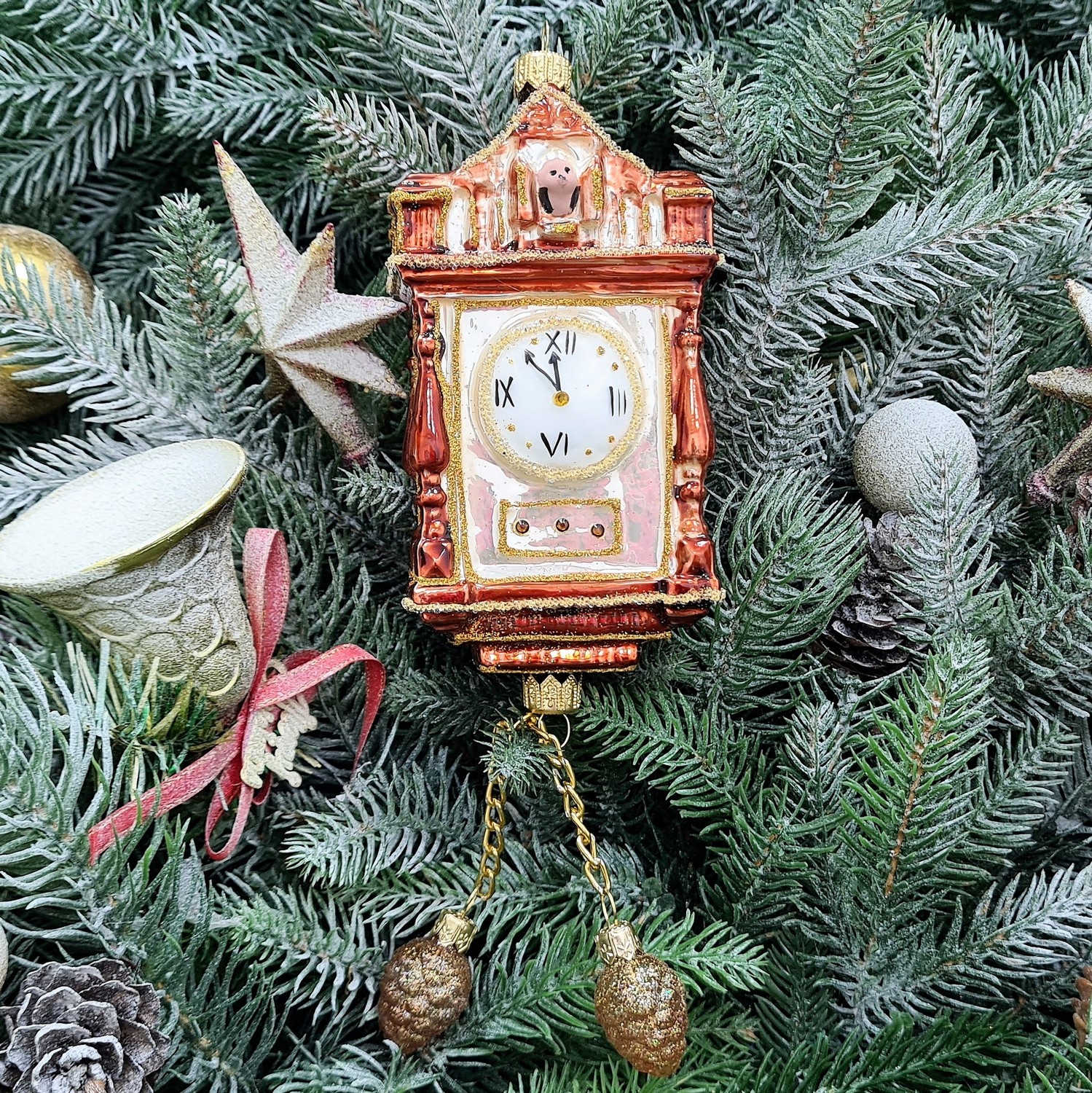 фото Стеклянная елочная игрушка Часы с кукушкой