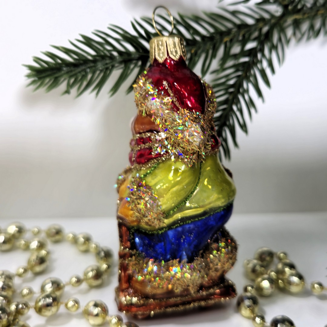 фото Стеклянная елочная игрушка Мишка на самокате