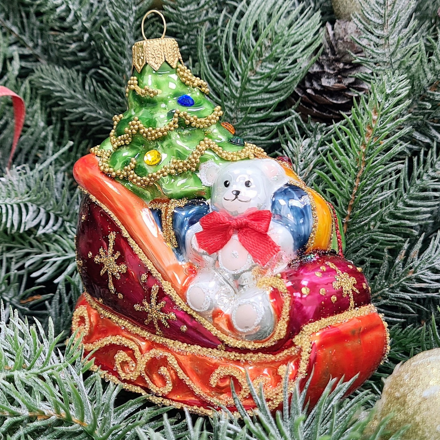 фото Стеклянная елочная игрушка Сани с подарками эмаль