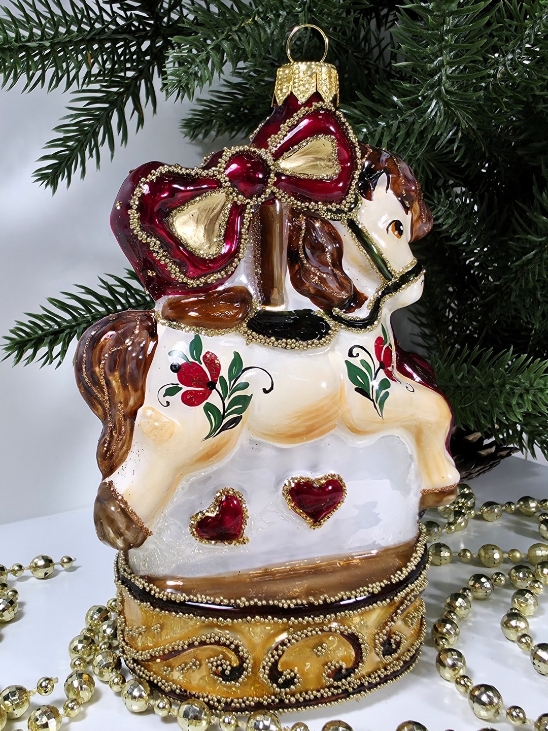 фото Стеклянная елочная игрушка Лошадка на подиуме большая