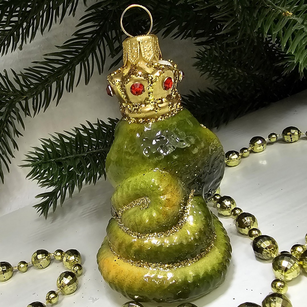 фото Стеклянная елочная игрушка Кобра в короне