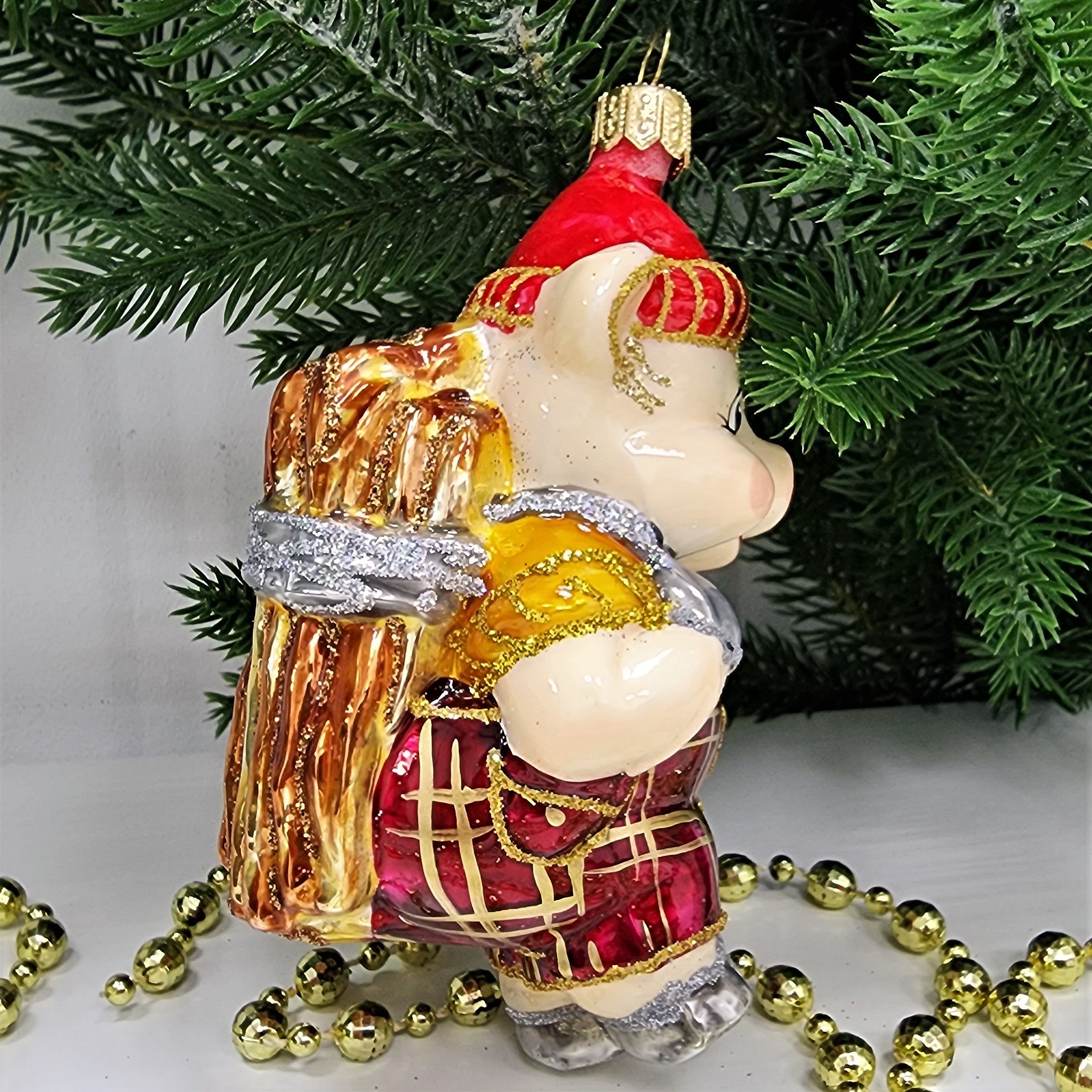 фото Стеклянная елочная игрушка Поросенок с дровами