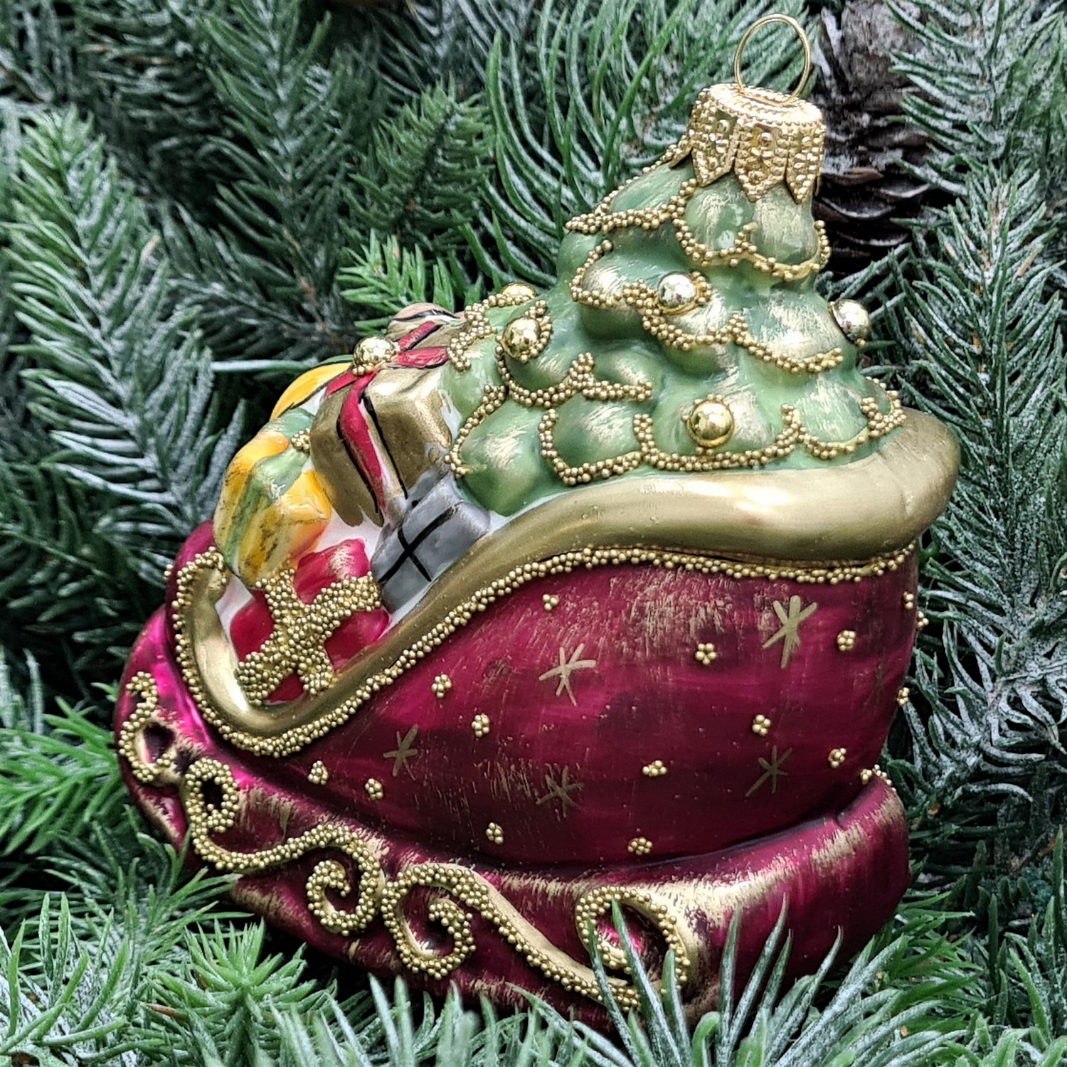 фото Стеклянная елочная игрушка Сани с подарками винтаж