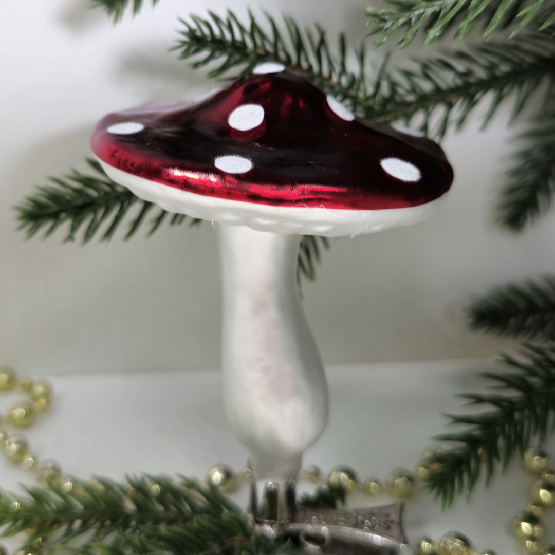 фото Стеклянная елочная игрушка Грибочек