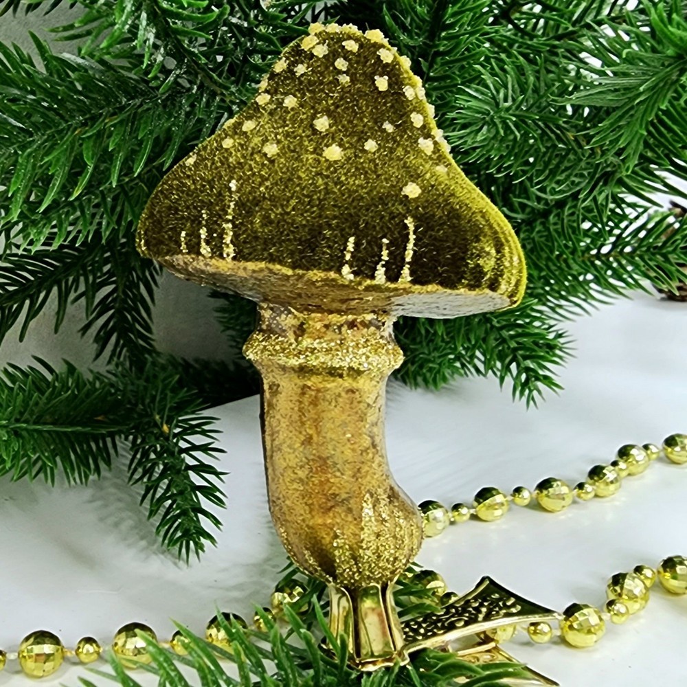 фото Стеклянная елочная игрушка Грибочек на прищепке