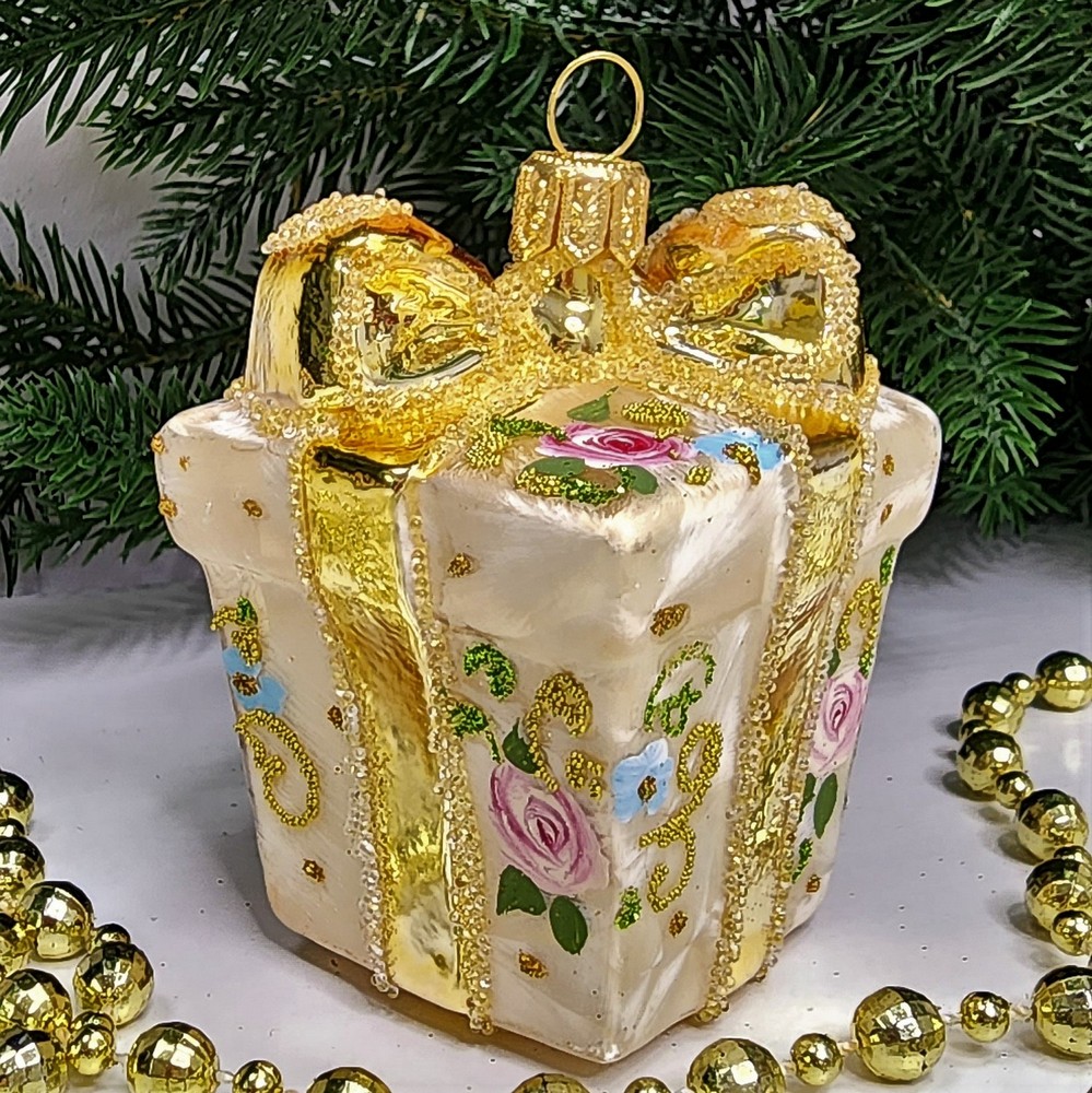 фото Стеклянная елочная игрушка Подарок версаль