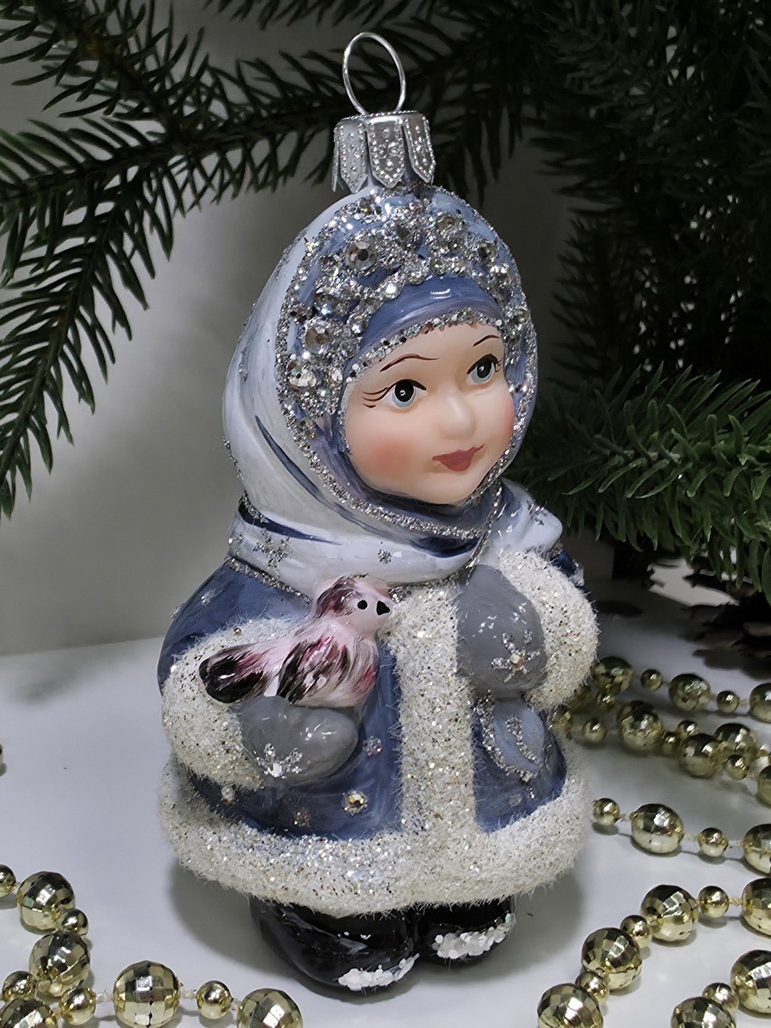 фото Стеклянная елочная игрушка Девочка снегурочка