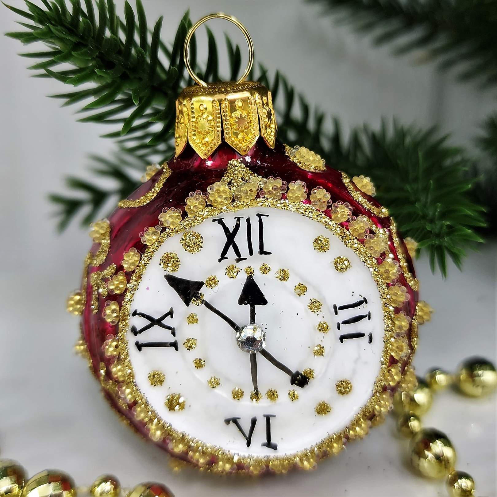 фото Стеклянная елочная игрушка Часики бордо