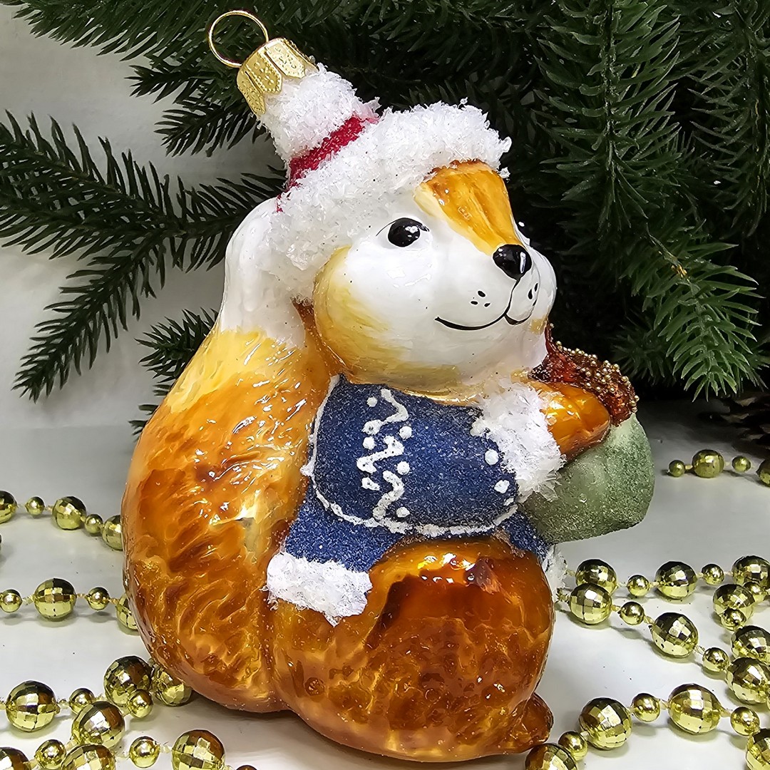 фото Стеклянная елочная игрушка Белочка с орехом