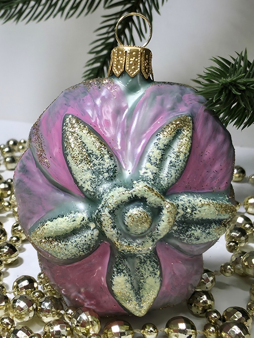 фото Стеклянная елочная игрушка Фиалка