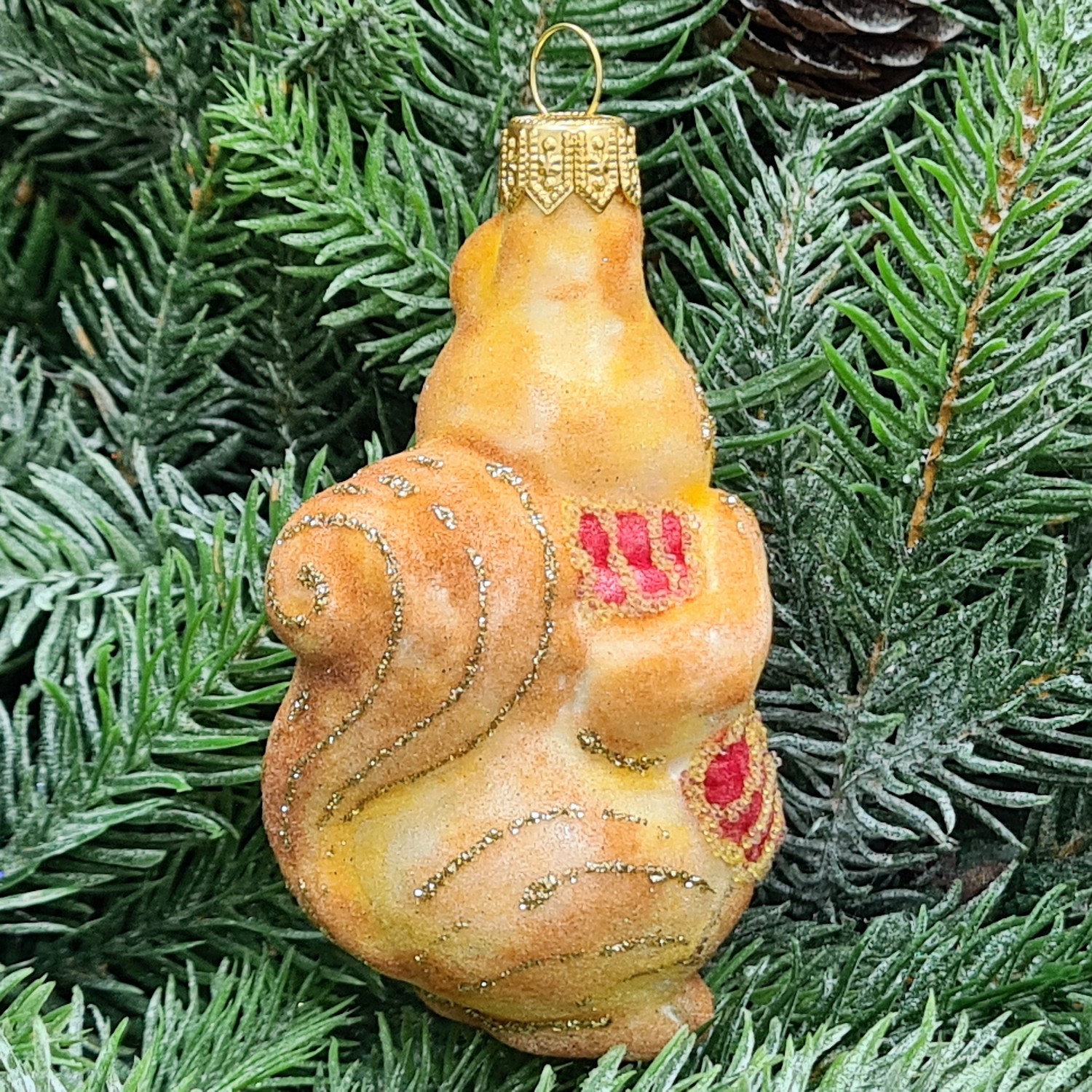 фото Стеклянная елочная игрушка Белочка с орехом сахар малая