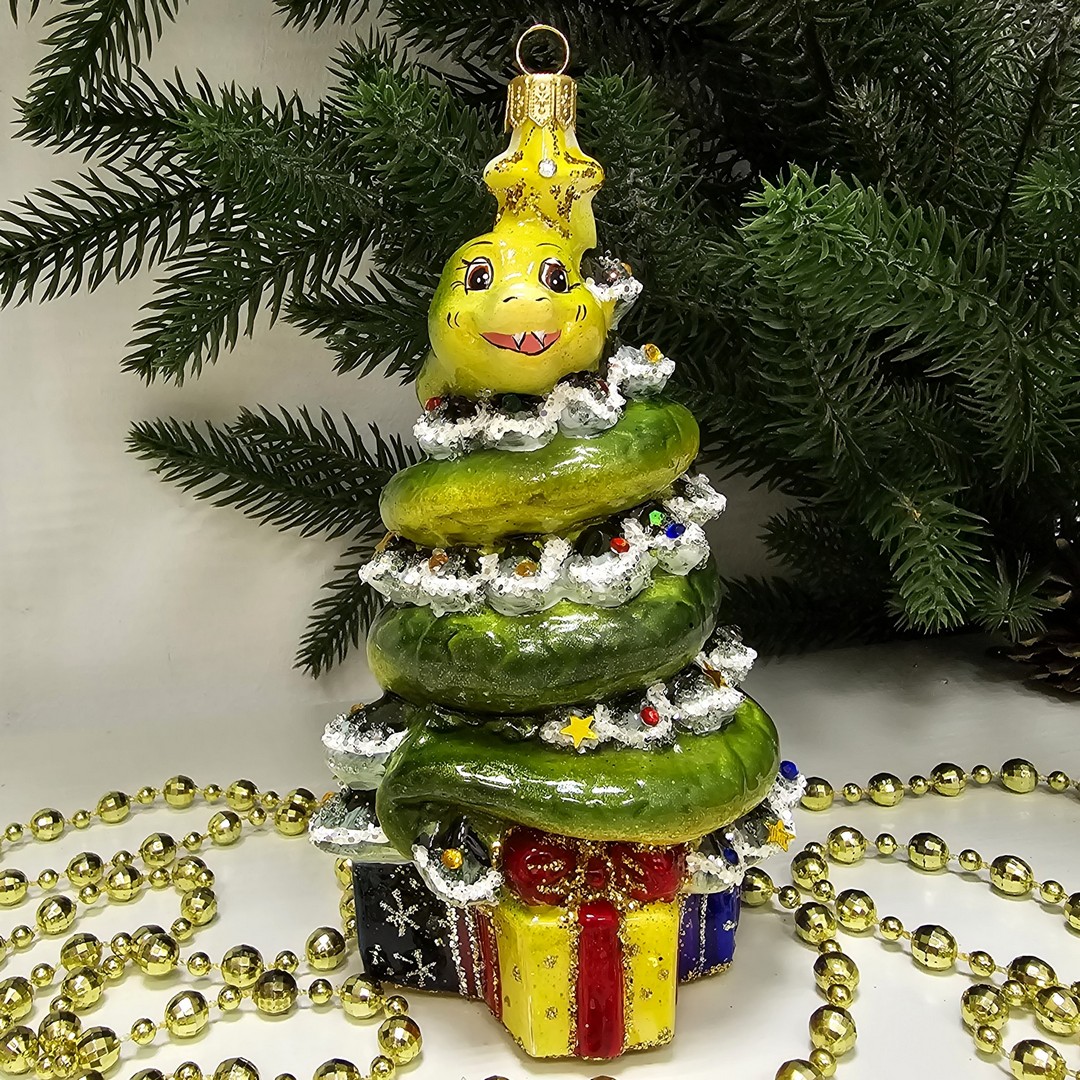 фото Стеклянная елочная игрушка Змея на елке