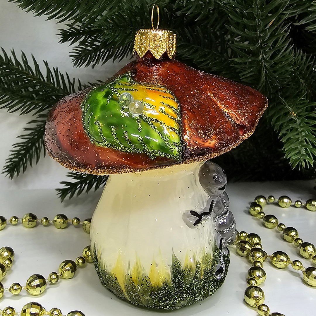 фото Стеклянная елочная игрушка Гриб с муравьем