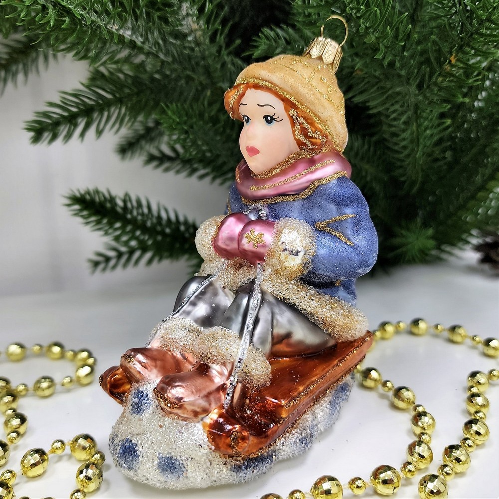 фото Стеклянная елочная игрушка Мальчик на санях сахар