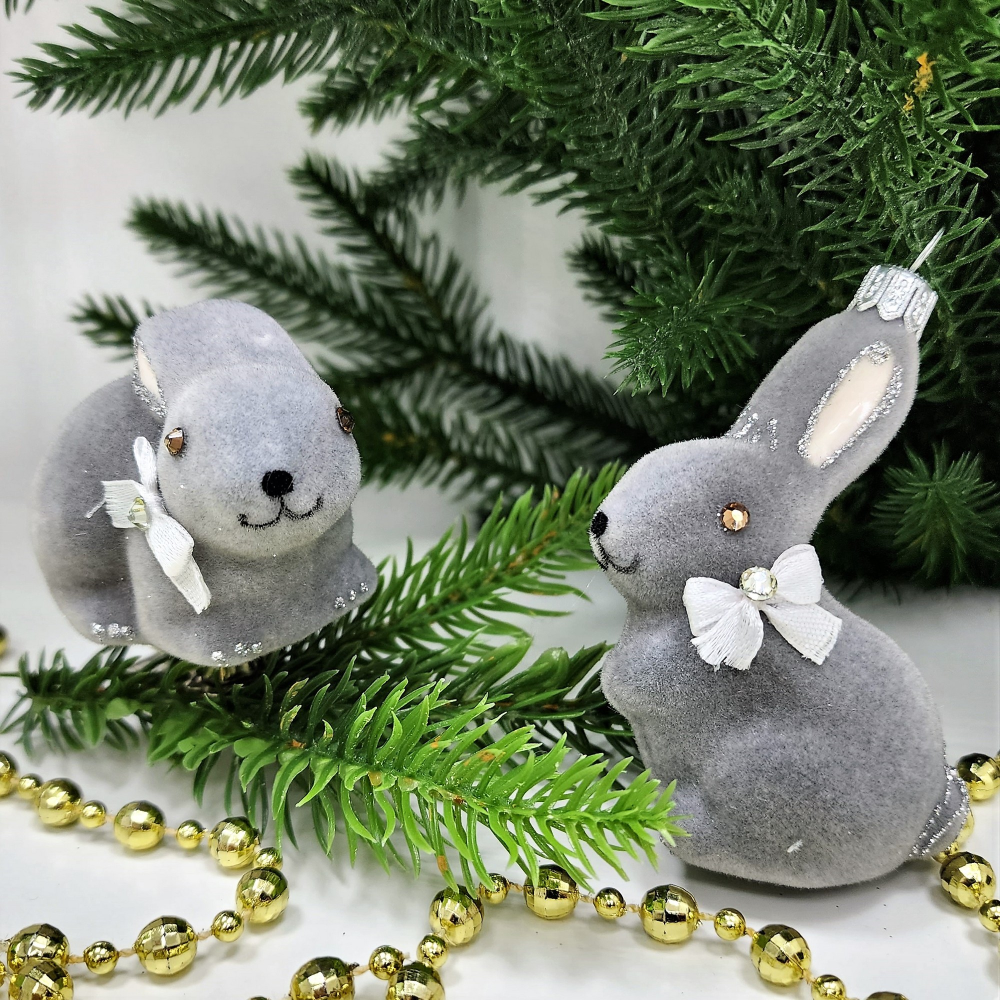 фото Набор ёлочных игрушек Два зайчика флок серые