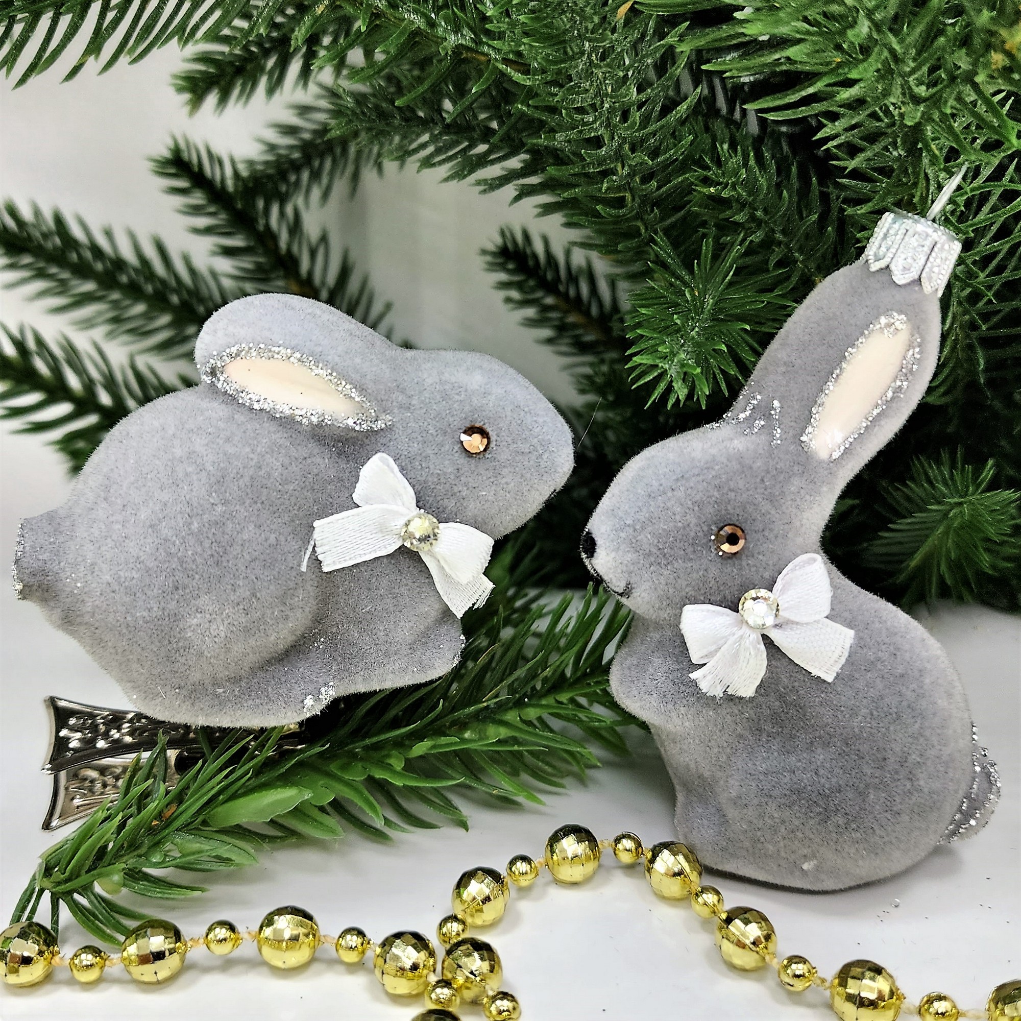 фото Набор ёлочных игрушек Два зайчика флок серые